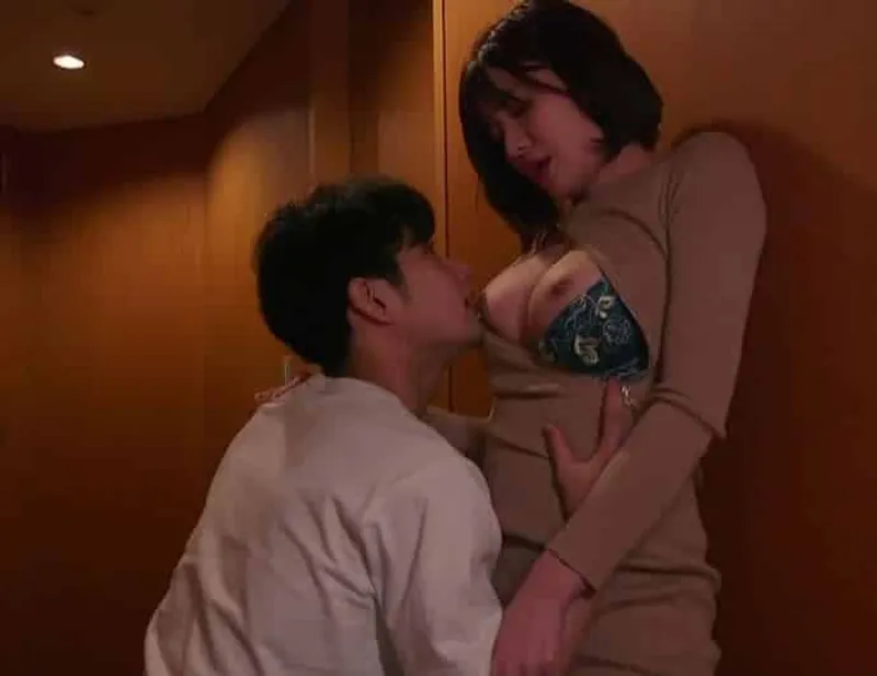 Bí mật hẹn hò với cô gái xinh đẹp chịch giỏi hơn cả người yêu